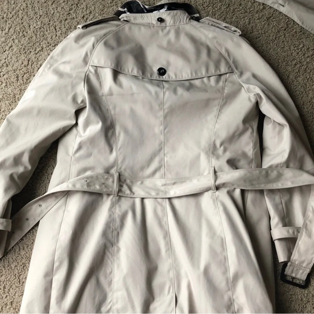Burberry Classic Women's Double-Breasted Trench Coat - Cream. Size 10 - Picture 16 of 16
